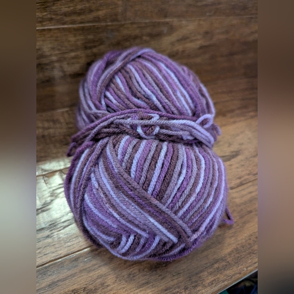 Verigated Yarn Bundle Acylic Gradient Blue Red Heart & White/Blue, Purples 420 G - Picture 6 of 10